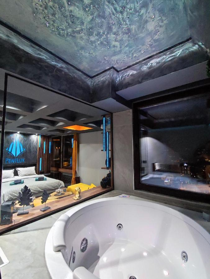 Smart Luxury Penthouse Suites - Private Sauna, Hot-Tub, Home Cinema At The Best Location In Скоп'є Екстер'єр фото