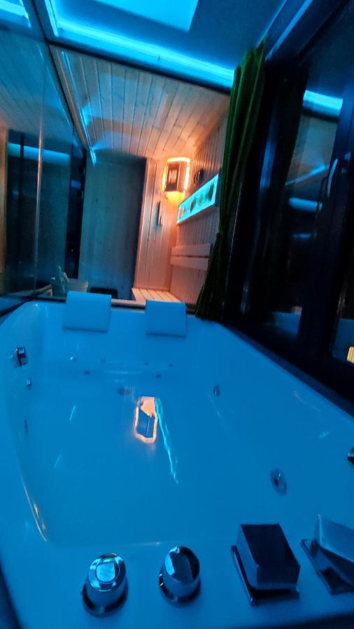 Smart Luxury Penthouse Suites - Private Sauna, Hot-Tub, Home Cinema At The Best Location In Скоп'є Екстер'єр фото