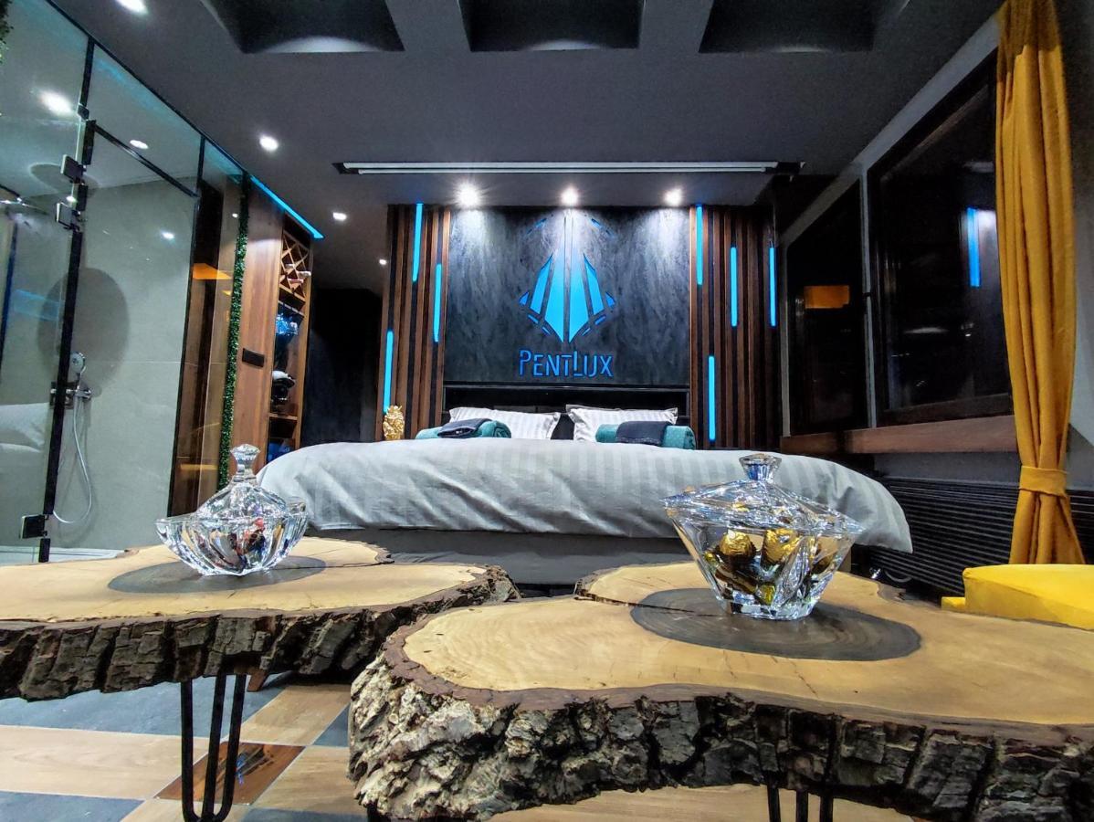 Smart Luxury Penthouse Suites - Private Sauna, Hot-Tub, Home Cinema At The Best Location In Скоп'є Екстер'єр фото