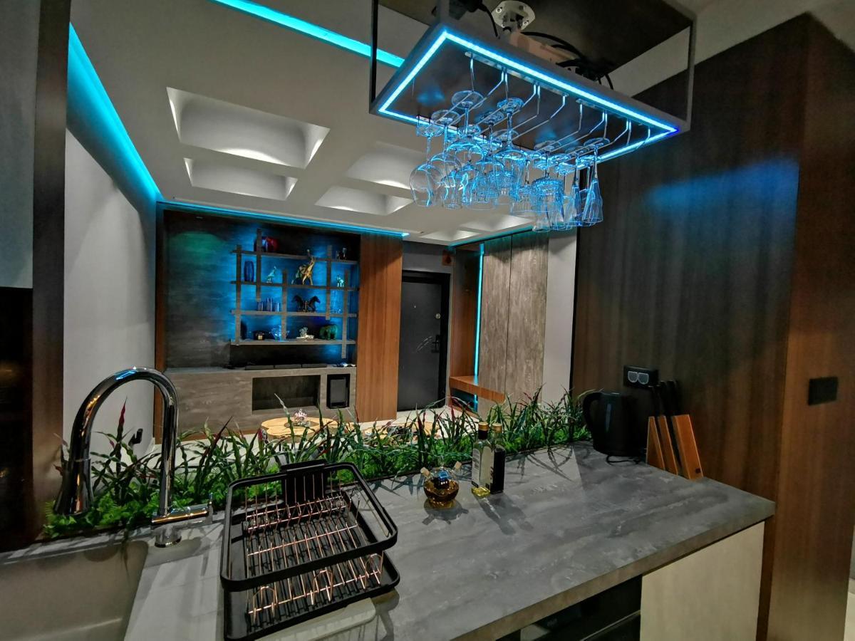 Smart Luxury Penthouse Suites - Private Sauna, Hot-Tub, Home Cinema At The Best Location In Скоп'є Екстер'єр фото